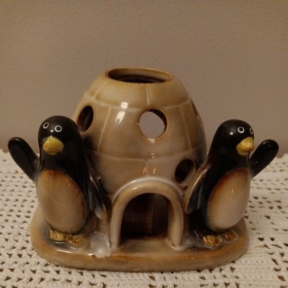 Yankee Candle Co. Igloo With Penguins Ronnie Walter Tea Light Candle Holder